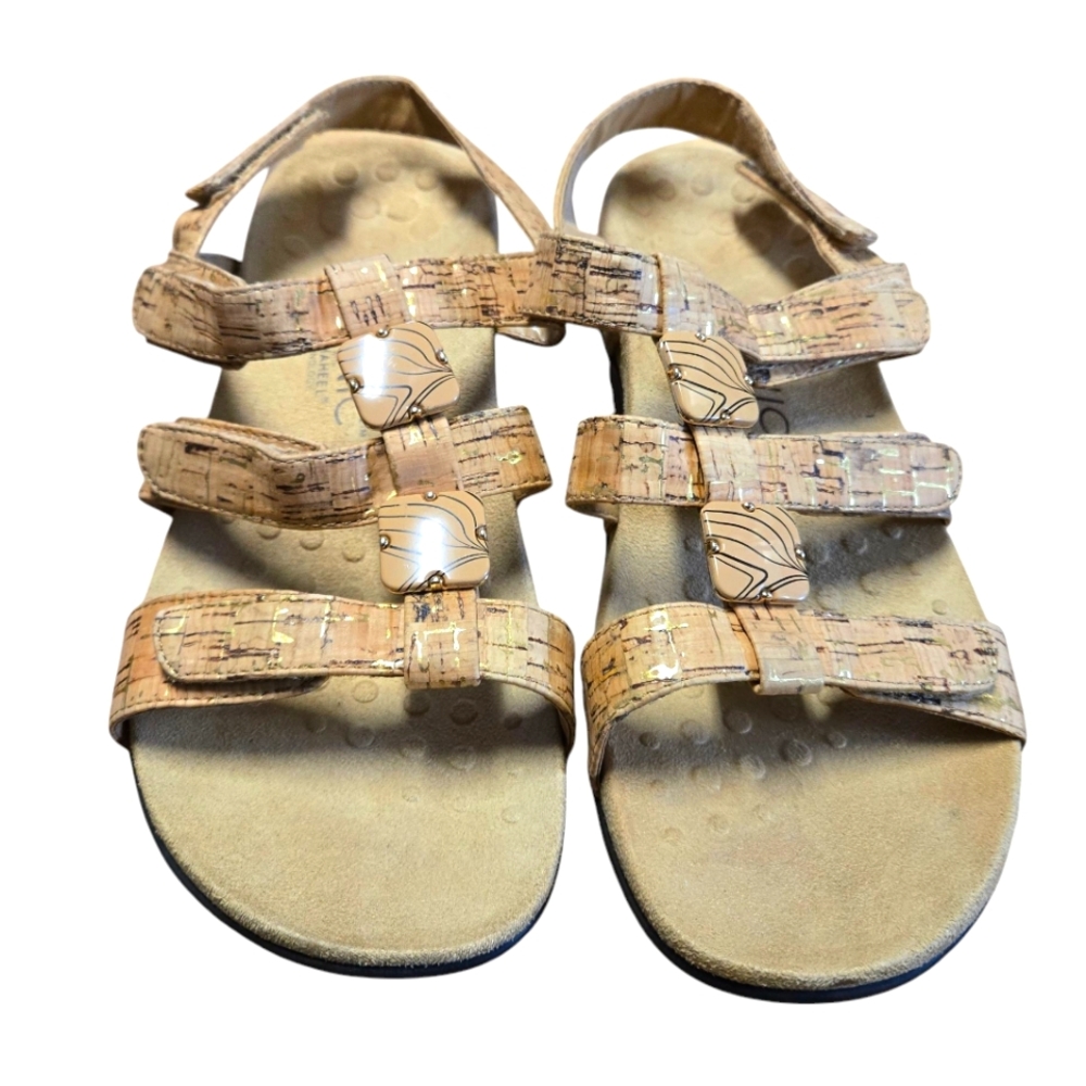 Like New! Vionic Women's Sandals - Tan Size 8